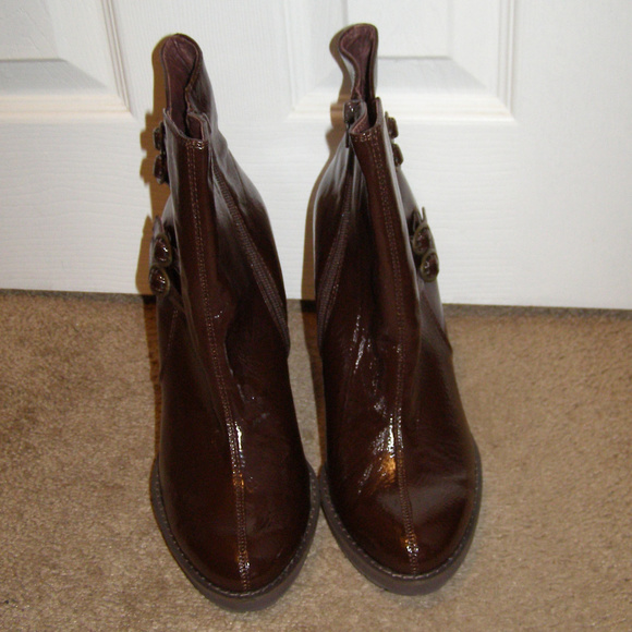 NEW size 9 Brown TWO LIPS ankle Boots Patent Leath - Picture 3 of 8